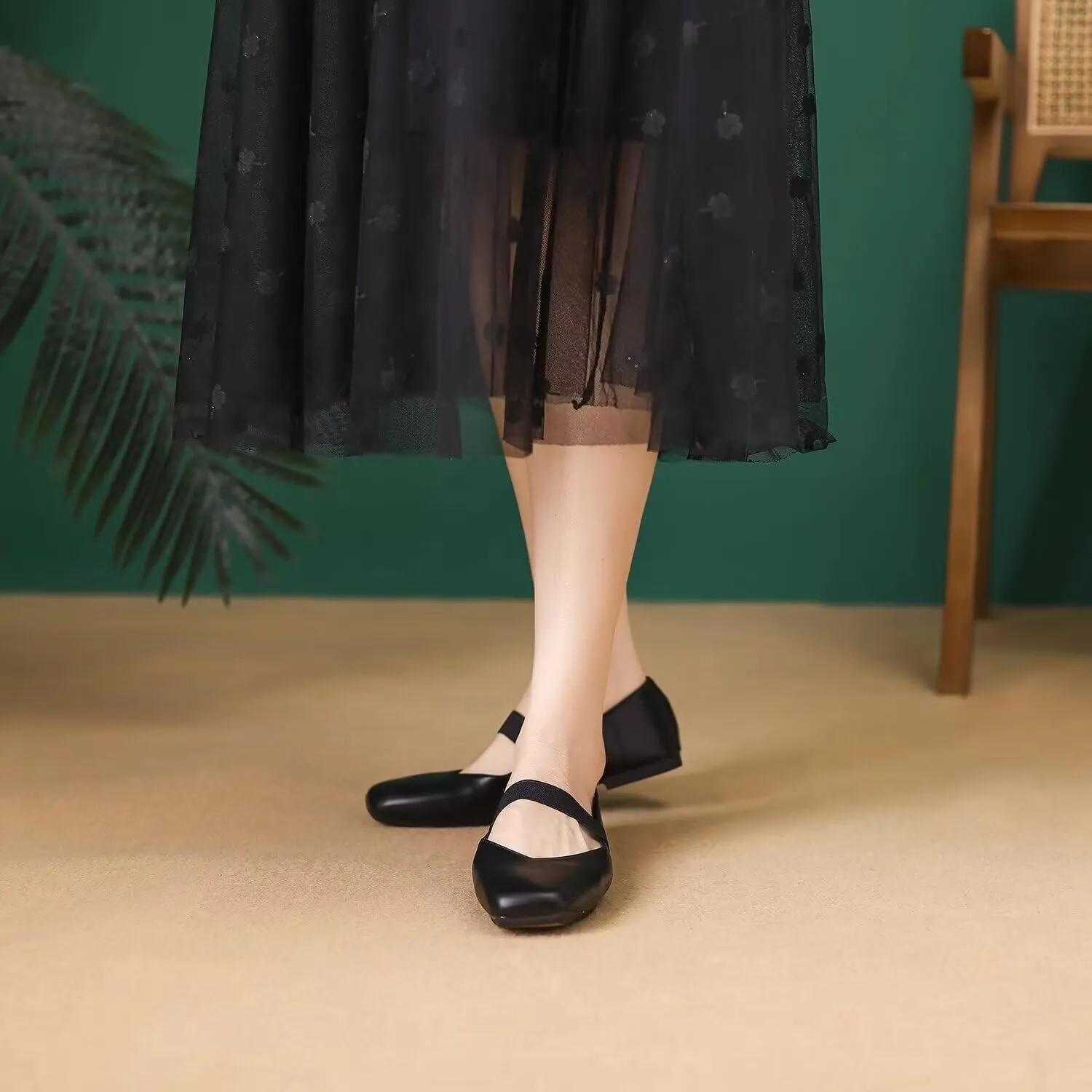 LUXINYU Mary Jane Flats for Women Dressy Retro Square Toe Ankle Strap Ballet Flats Comfortable Patent Leather Shoes