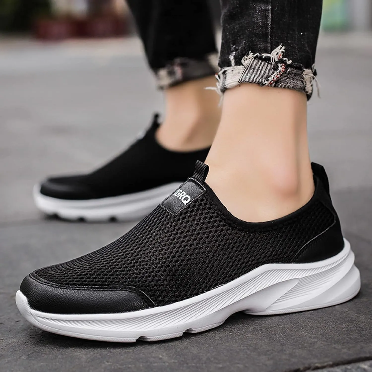 Men Sports Shoes Fashionable Simple and Solid Color The New Pattern Summer Non Slip Thick Mesh Sneaker Shoes Men
