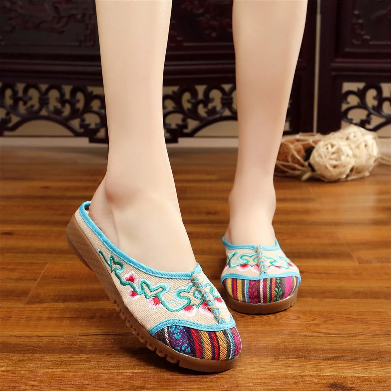 Qhome Women's Floral Embroidery Comfortable Casual Canvas Mules House Slippers Linen Shoes