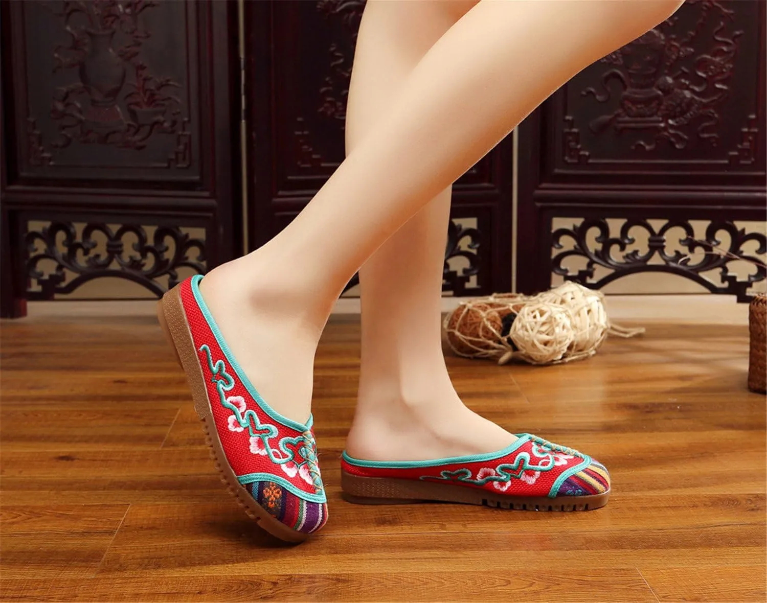 Qhome Women's Floral Embroidery Comfortable Casual Canvas Mules House Slippers Linen Shoes