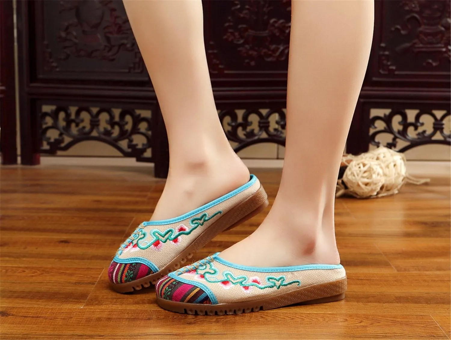 Qhome Women's Floral Embroidery Comfortable Casual Canvas Mules House Slippers Linen Shoes
