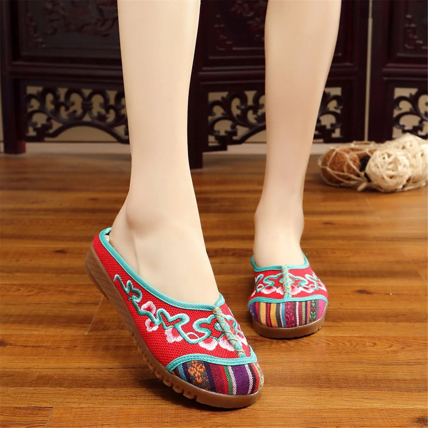 Qhome Women's Floral Embroidery Comfortable Casual Canvas Mules House Slippers Linen Shoes